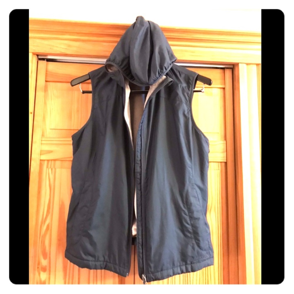LLBean Women’s lined hooded vest, size xl